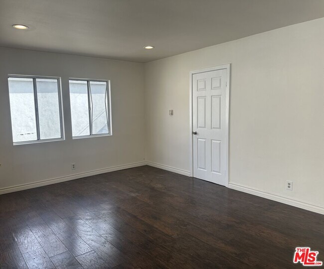 Photo - 6609 1/2 Brynhurst Ave Casa