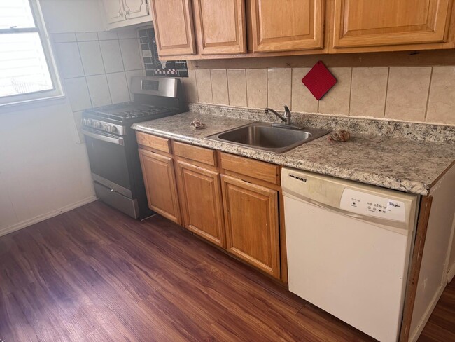 1769 Dahill Rd Unidad 2nd Floor