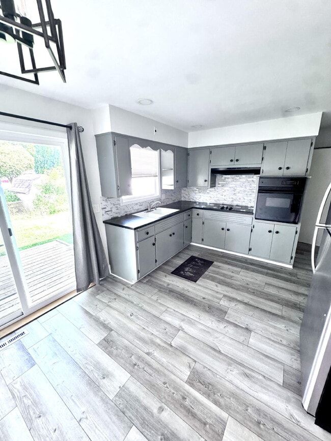 3 bed, 2 bath Renovated Home!