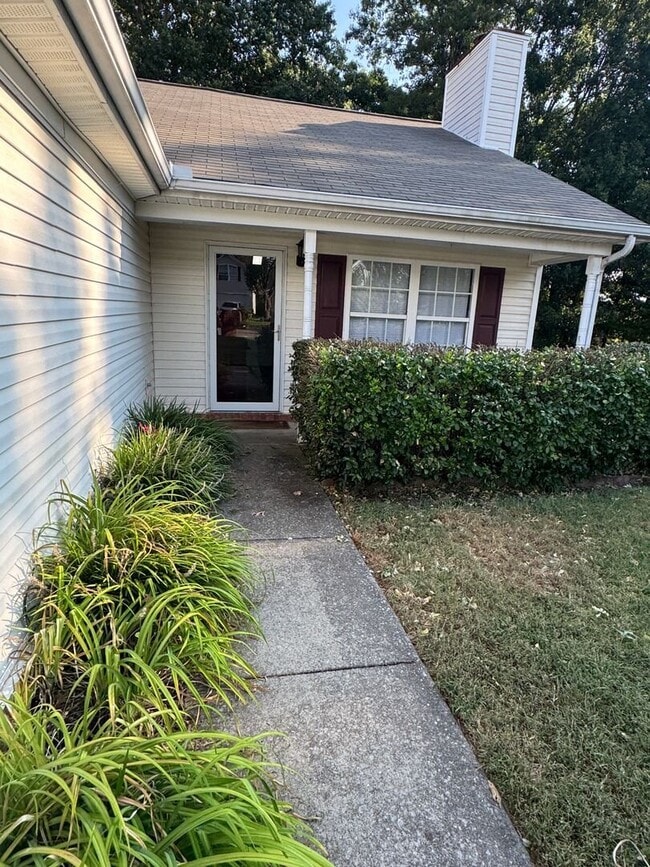 Beautiful 3 bed 2 bath home with open floorplan