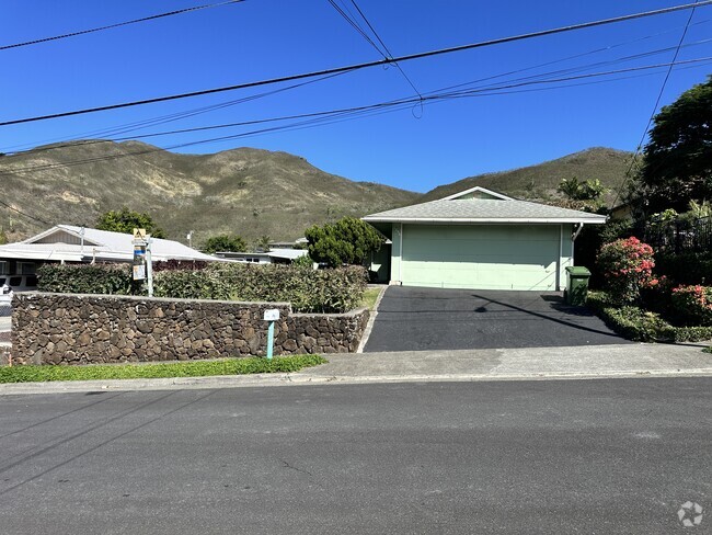 Building Photo - 1296 Kupau St Rental