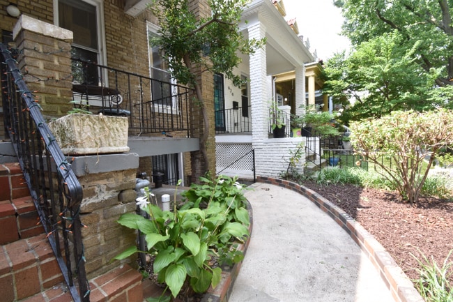 Photo - 620 Princeton Pl NW