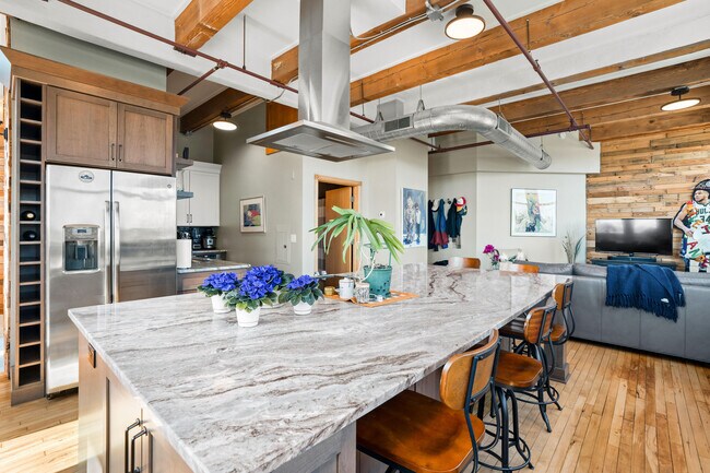 Photo - 215 W Maple St