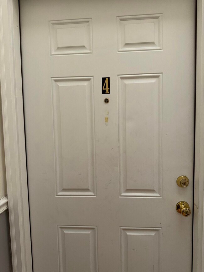 Photo - 998 Broadway