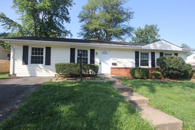 Building Photo - 605 W Maple Ave