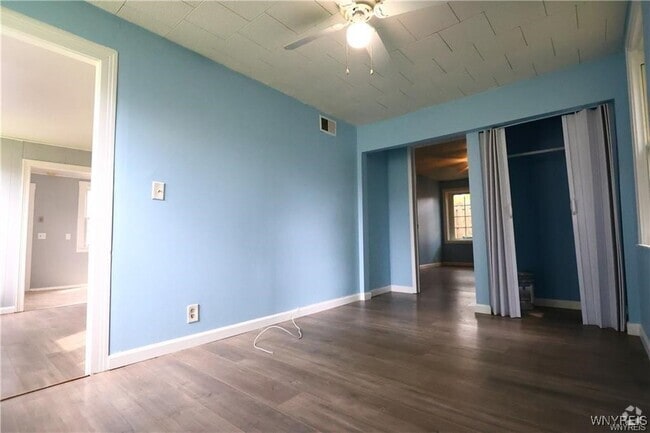 Building Photo - 1927 Center Rd Rental