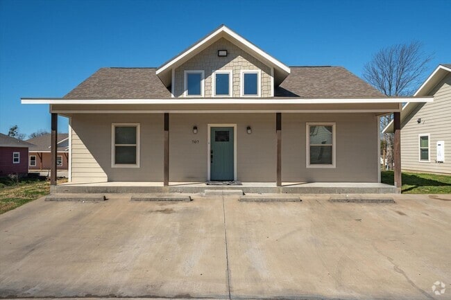 Building Photo - 709 Maple St Rental