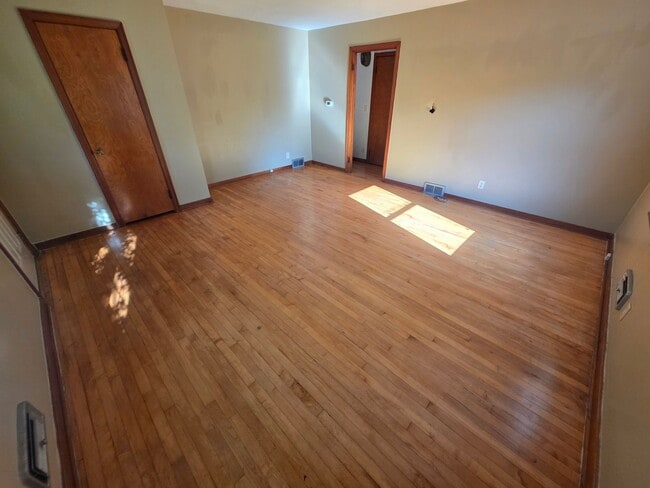 Photo - 513 Putnam Dr