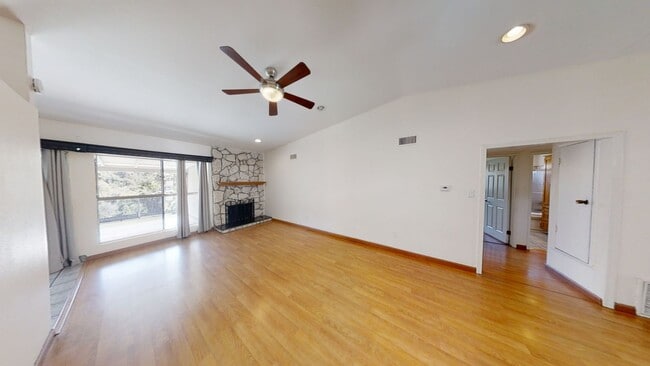 Photo - 4BR/2BA house with View, private yard!
