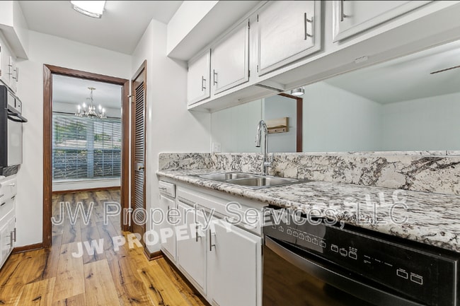Photo - 2444 Somerset Dr