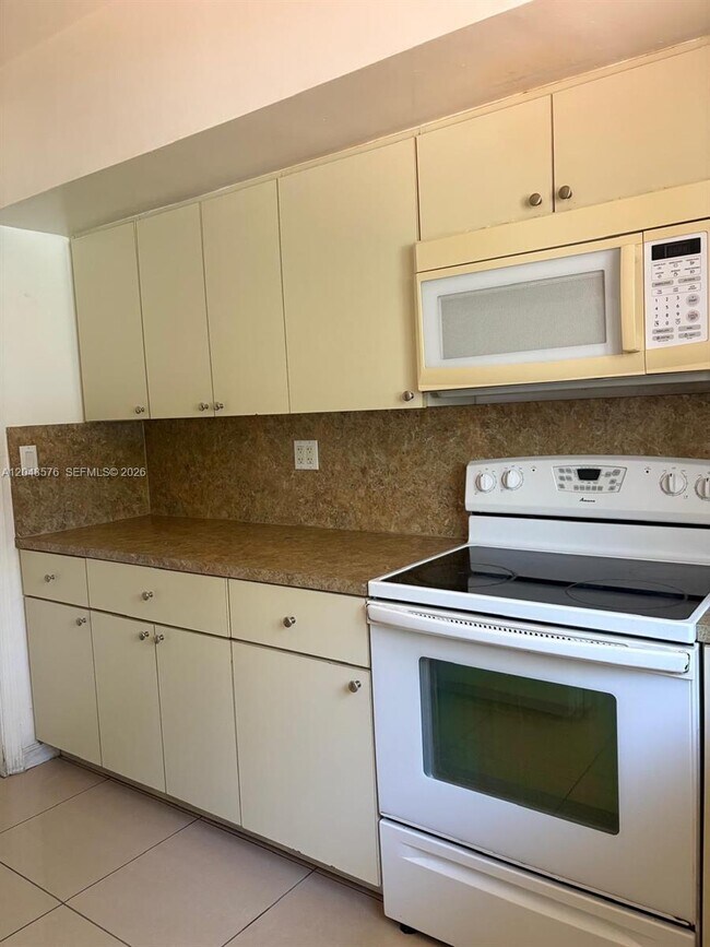 1040 92nd St Unit 2