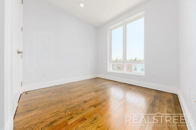 Photo - Luxury 2 BR in Bushwick with Balcony & Roo... Unidad 2R