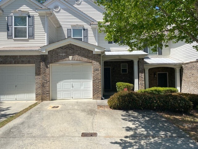 Building Photo - Very Nicely Renovated townhome in the Cony...