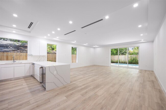 Photo - 3164 Plaza St