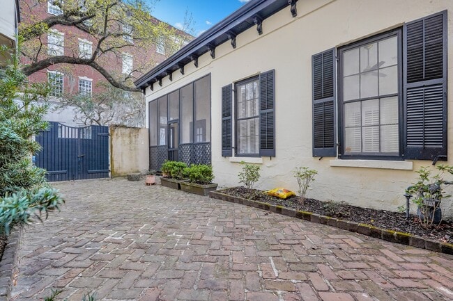 Photo - 108 E Harris St