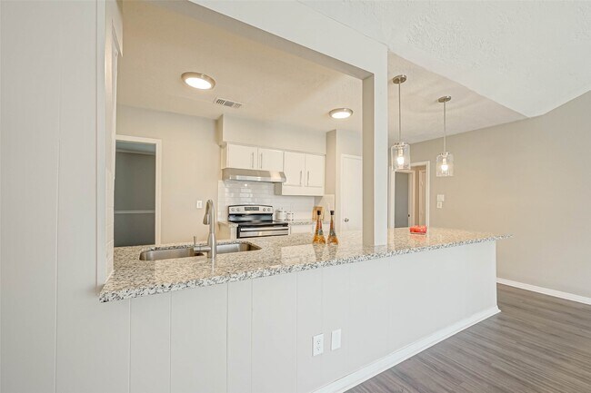 Photo - 910 Redway Ln