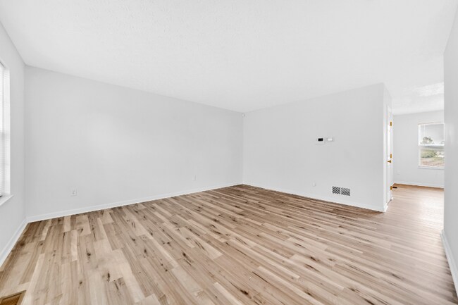 Photo - 489 McPherson Dr