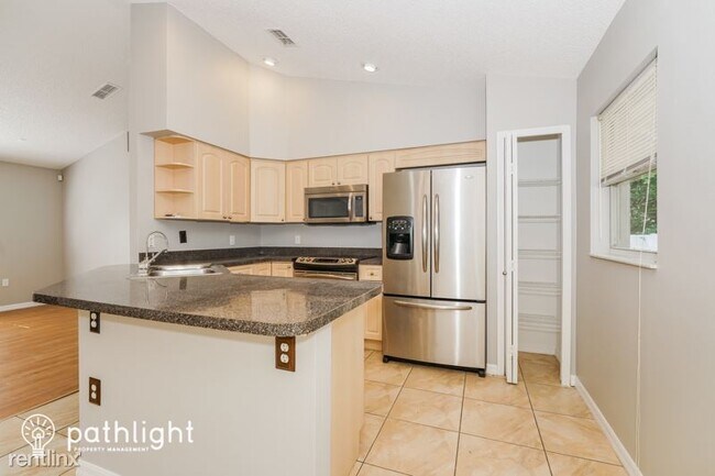 Photo - 3 br, 2 bath House - 450 S Cedar Ave UNIT
