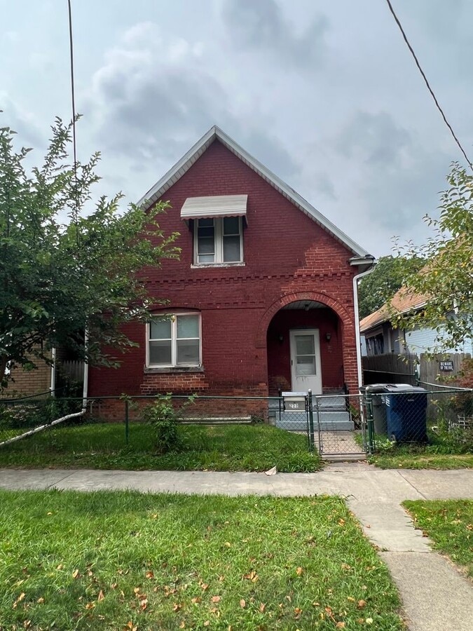 3 Bedroom House - Birmingham Neighborhood - 3 Bedroom House - Birmingham Neighborhood