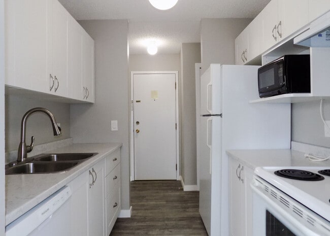 Photo - 8111-8196 StreetBlock D - 323