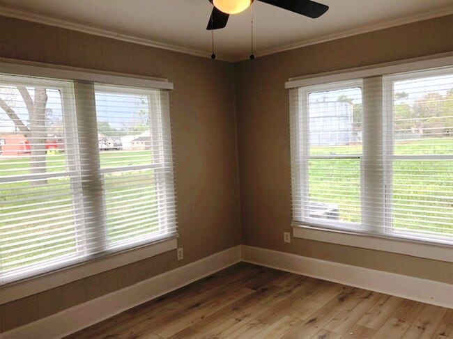 Building Photo - 3022 School St