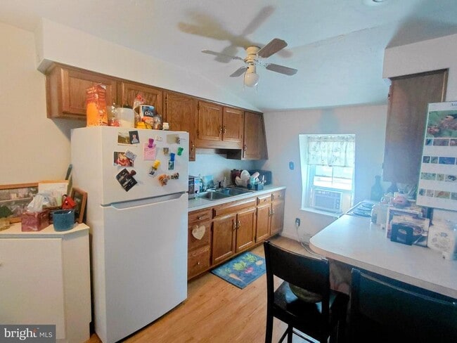 Photo - 126 E York St
