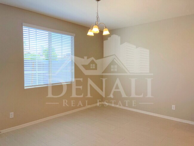 Photo - 905 S Canal Dr