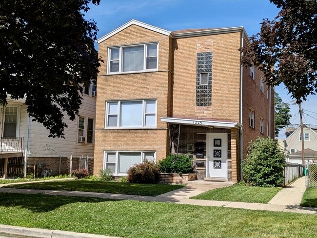 Building Photo - 1225 Marengo Ave Unit 2