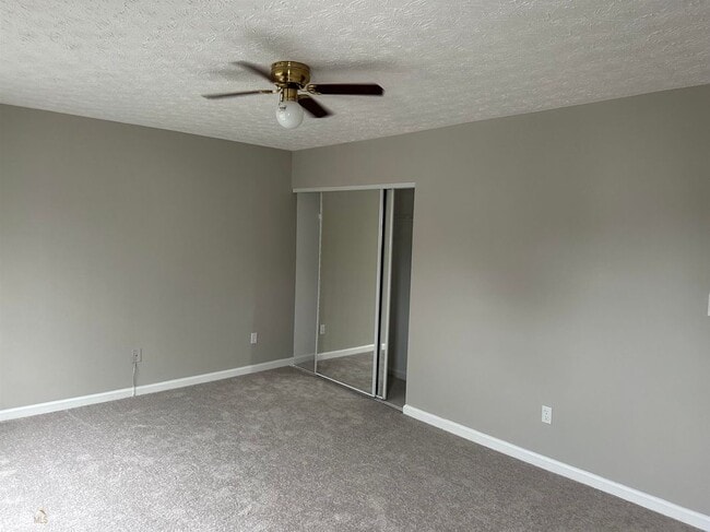 Photo - 1133 Hawthorn Ln