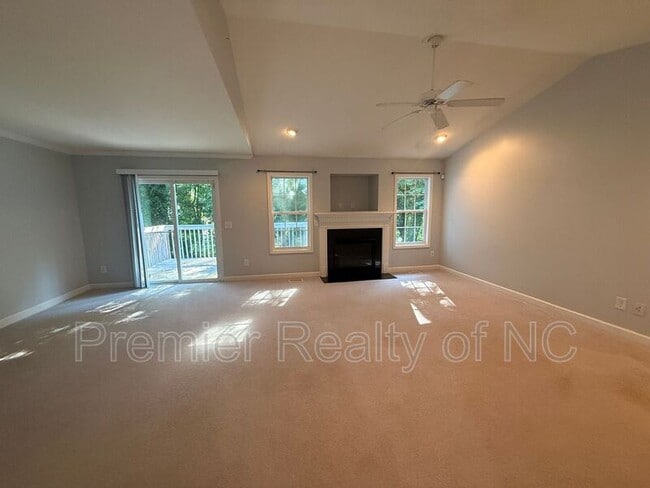 Photo - 605 Westpark Ct