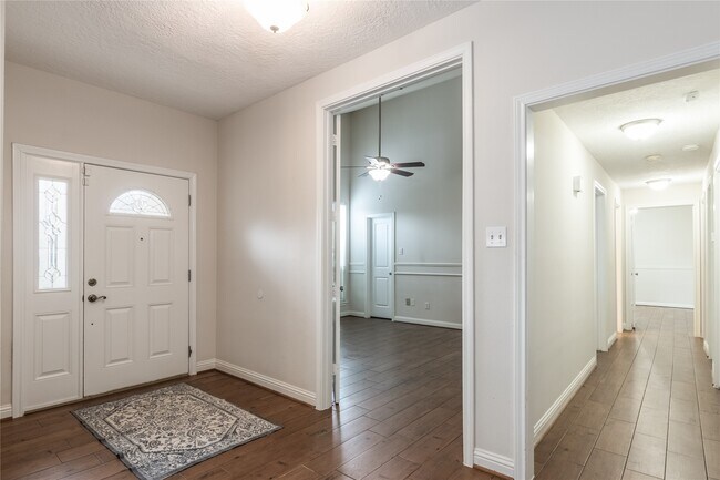 Photo - 910 Fleetwood Pl Dr
