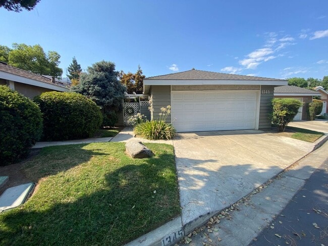 Building Photo - Move in ready home available now!