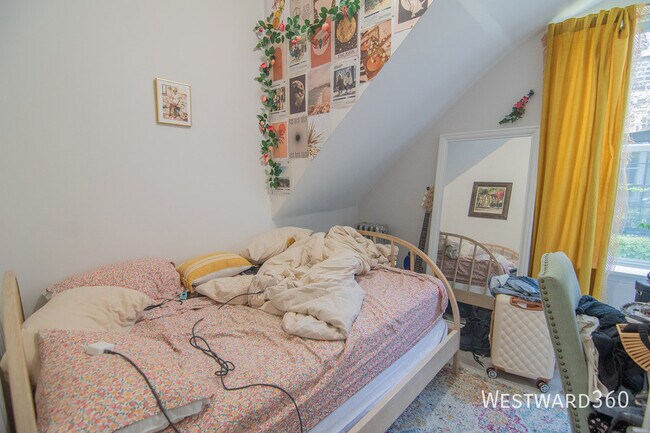 Photo - 4018 W Oakdale Ave Unit 2