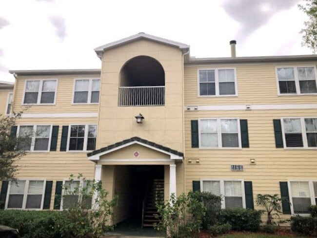 Building Photo - Move-In Ready Condo in Gated Equestrian Pa...