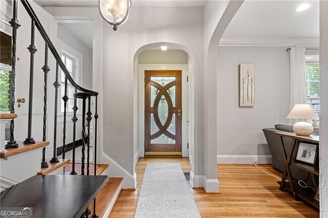 Photo - 685 E Morningside Dr NE