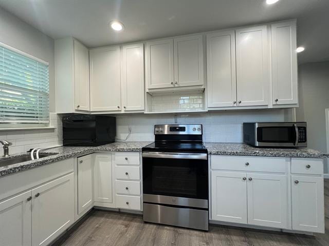 Building Photo - 304 N Oak St