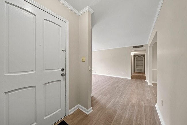 Photo - 103 La Rue Pl NW