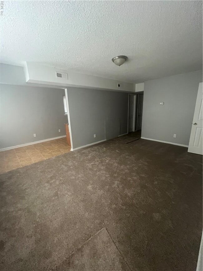 Building Photo - 629 W 28th St Unit C Rental