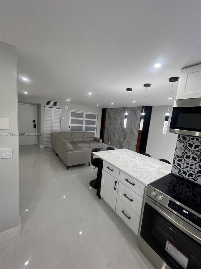Photo - 17021 N Bay Rd Unit 814
