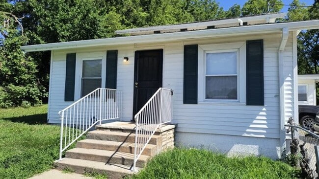 Private Duplex off Leavenworth Rd in KCKS - Private Duplex off Leavenworth Rd in KCKS House