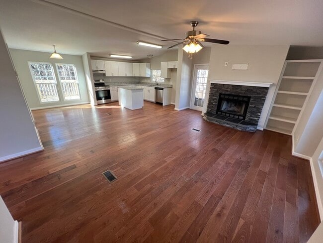 Photo - Lovely 3 bedroom 2 bath home available to ...