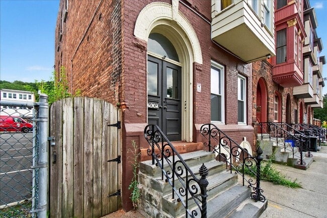Building Photo - 192 4th St Unit 3- Rental