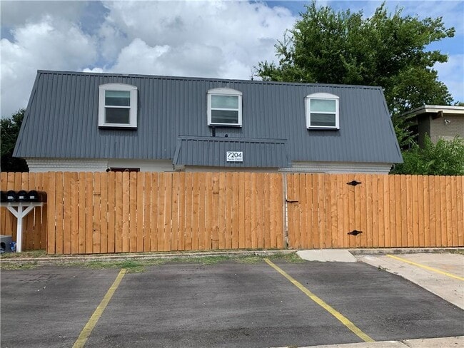 Photo - 7204 Twin Crest Dr