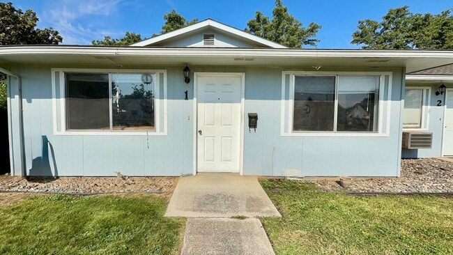 Building Photo - 2 Bed/1 Bath Apartment in Clarkston WA Unit 1