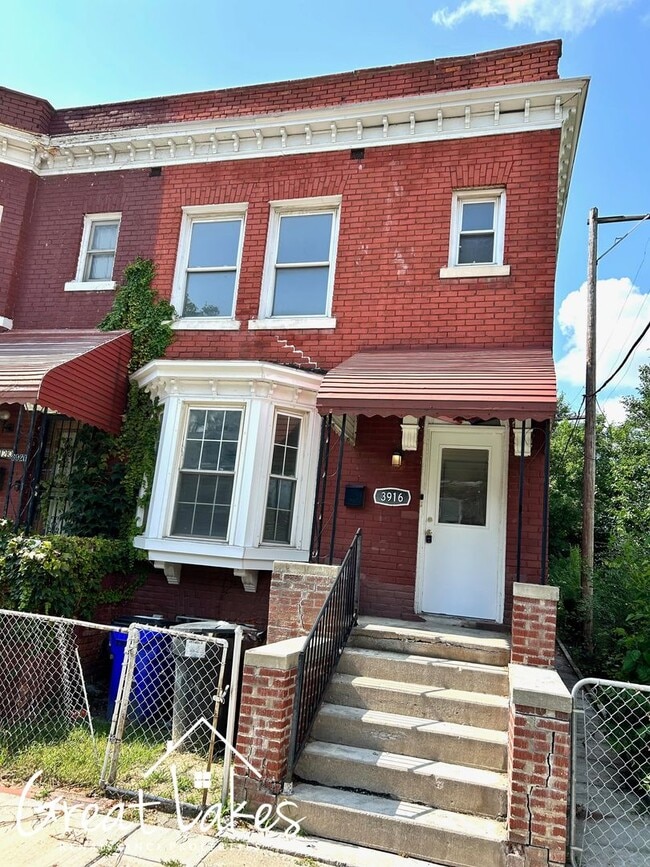 Building Photo - Lovely 4 Bedroom 2 Bathroom now available ... Rental