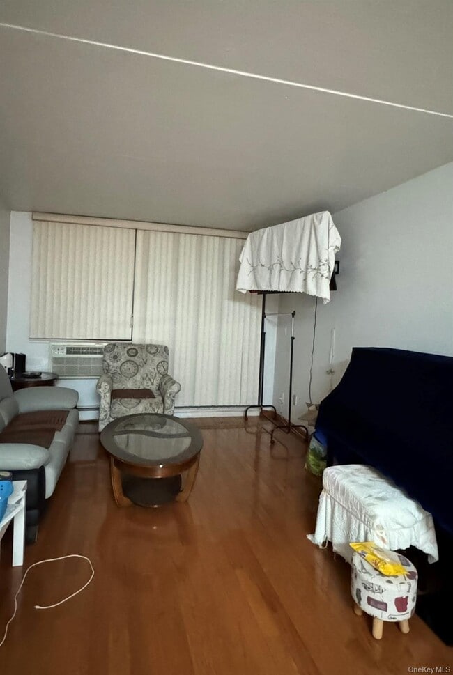 Building Photo - 36-41-41 Union St Unit 4E