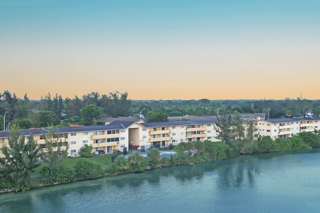 Photo - Lakeshore Presidential Apartments