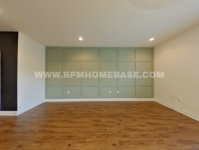 Photo - Modern 3-Bedroom Townhome with Stylish Upd...