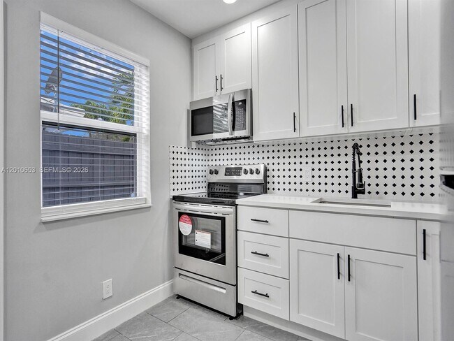 Photo - 951 SW 30th St Unit 1-2