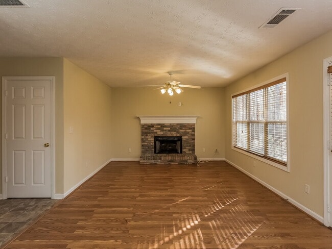 Photo - 865 Simon Ive Dr